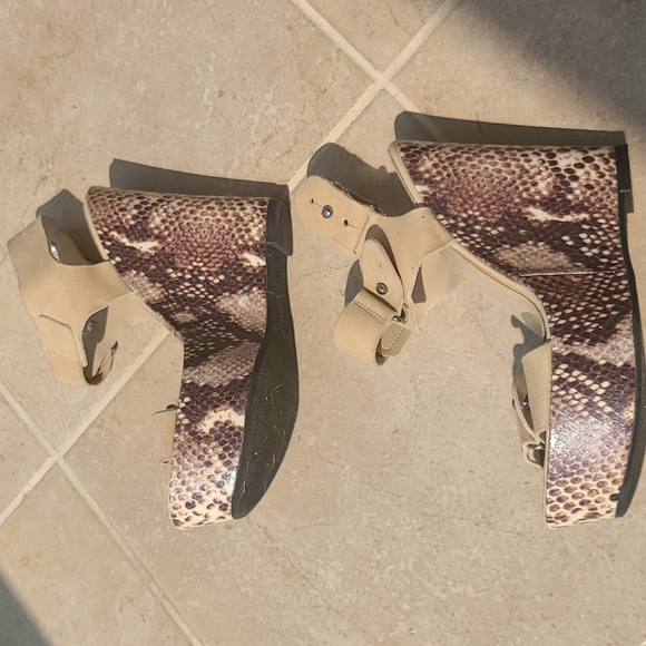 BCBG suede snake heels - Picture 6 of 9